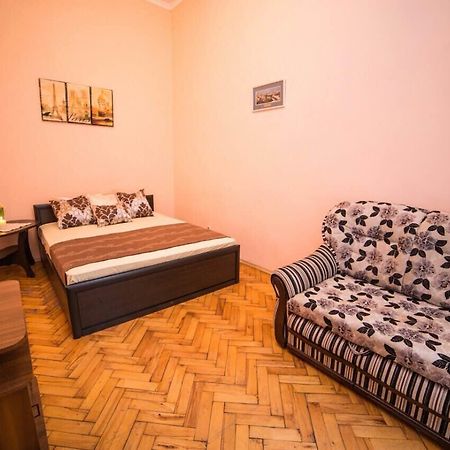 Apartment On Teatralna 7 Lviv Exterior foto